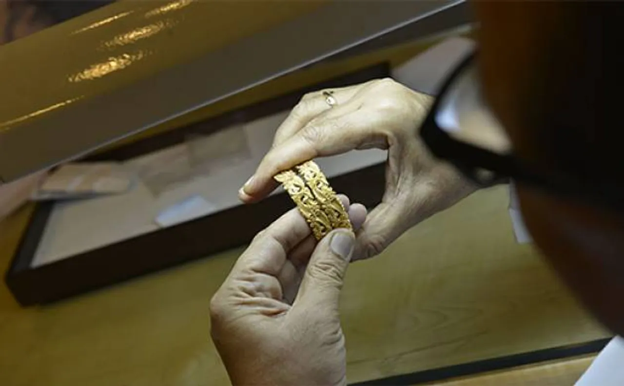 Gold stays on upward curve; global cues, buying spree help