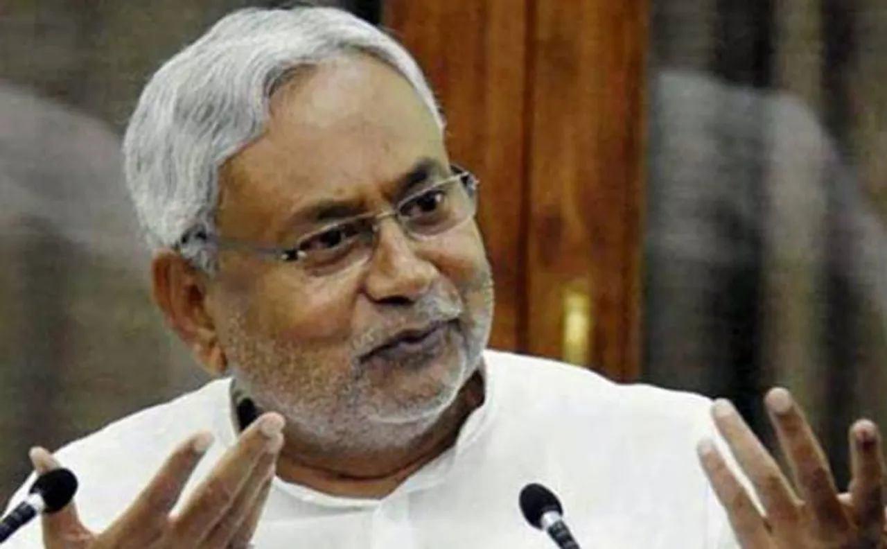 Nitish Kumar phones Arun Jaitley, offers special session over GST Bill