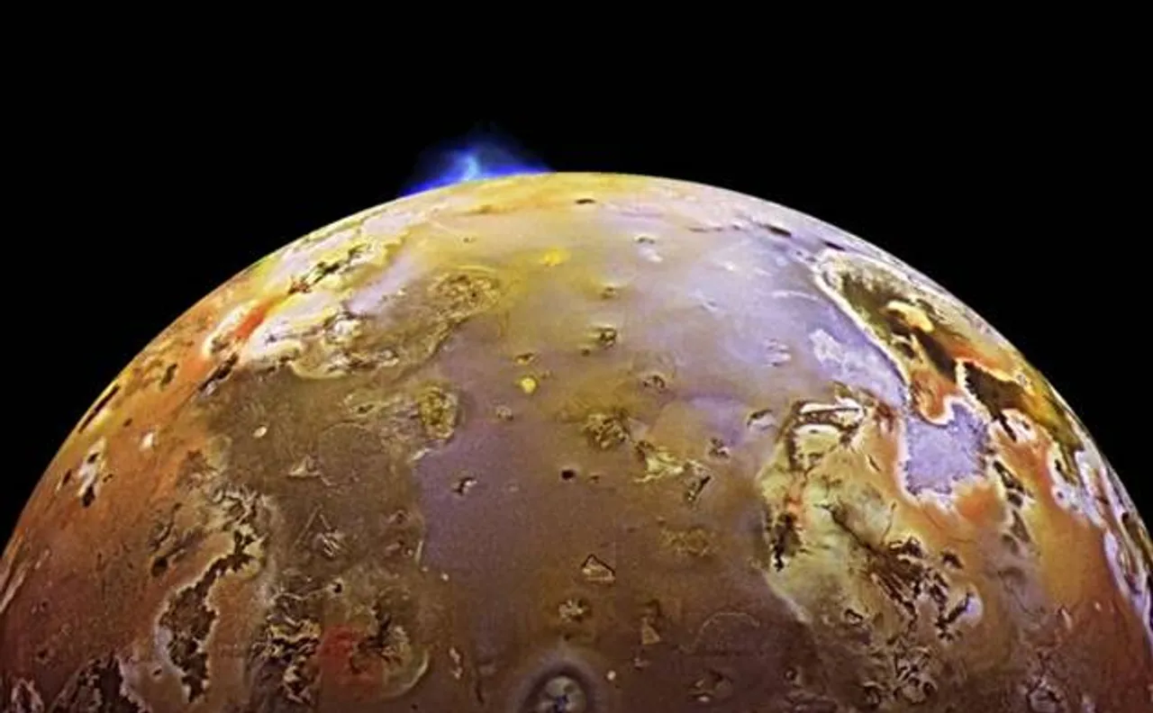 Lo has a thin layer atmosphere that settles in giant planet's shadow