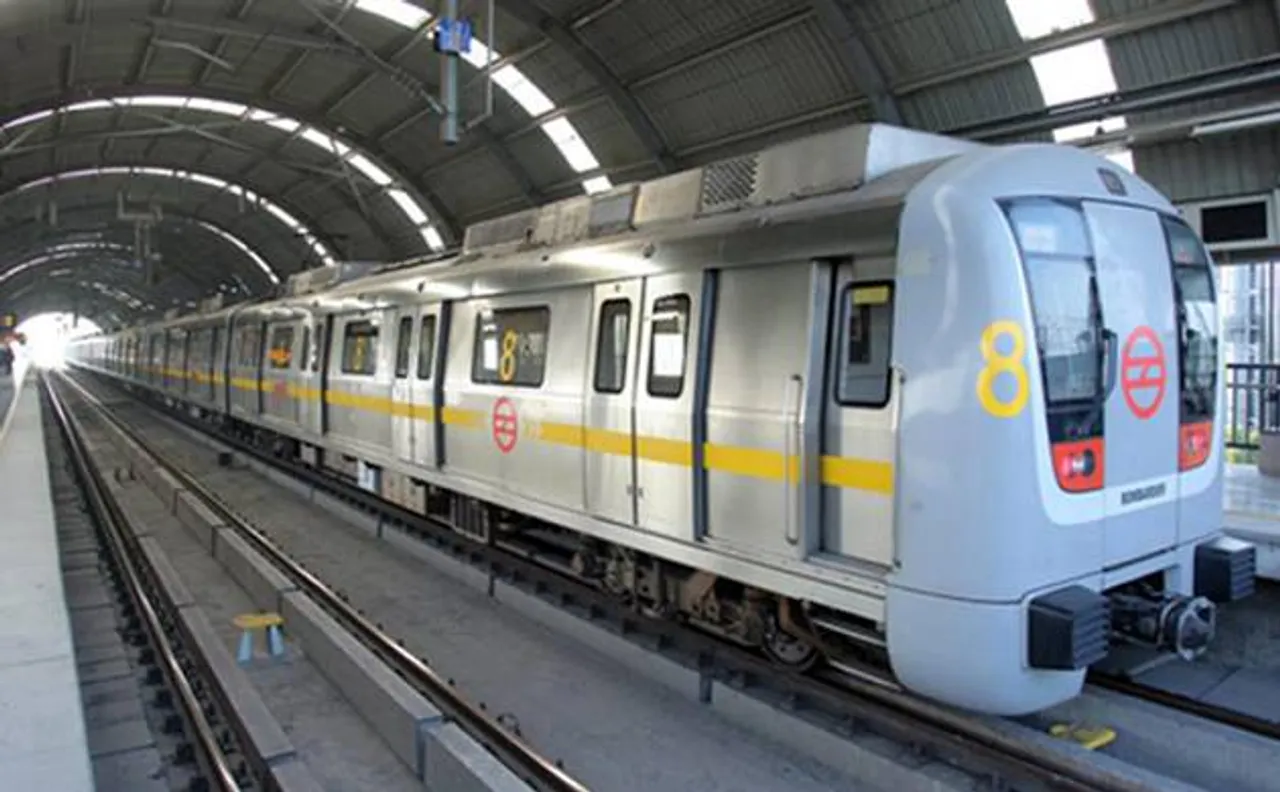Police constable allegedly commits suicide by jumping in front of Delhi Metro