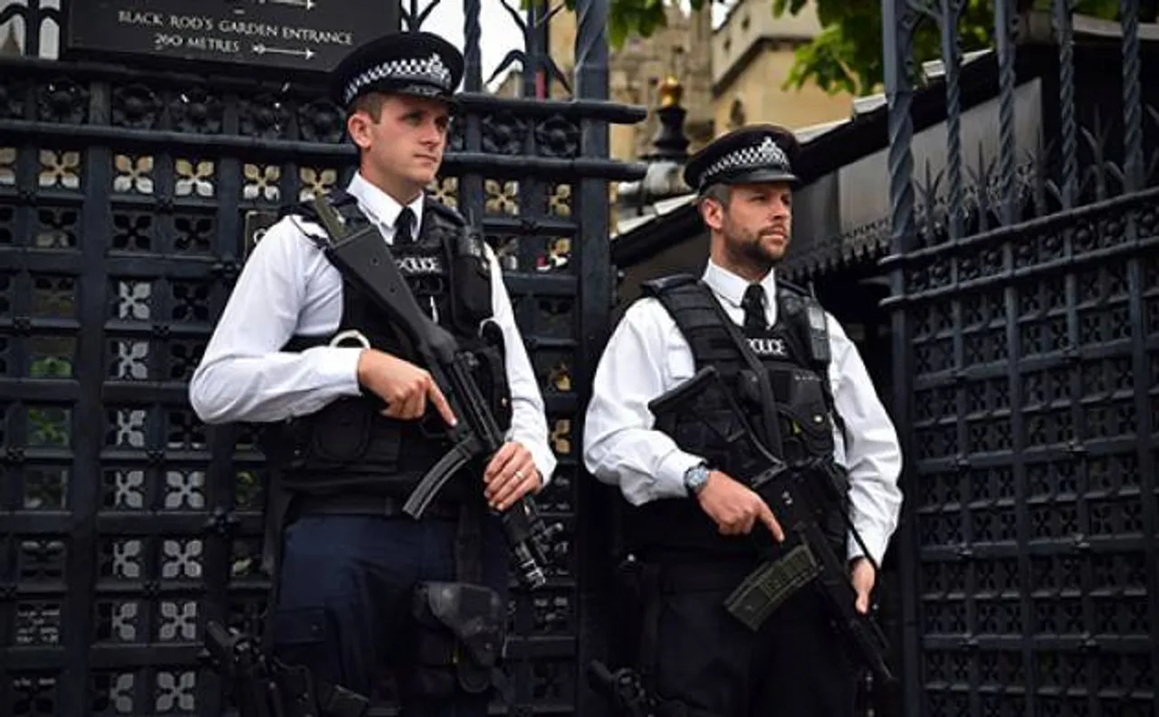 London police say knife attack leaves 1 dead, 5 hurt