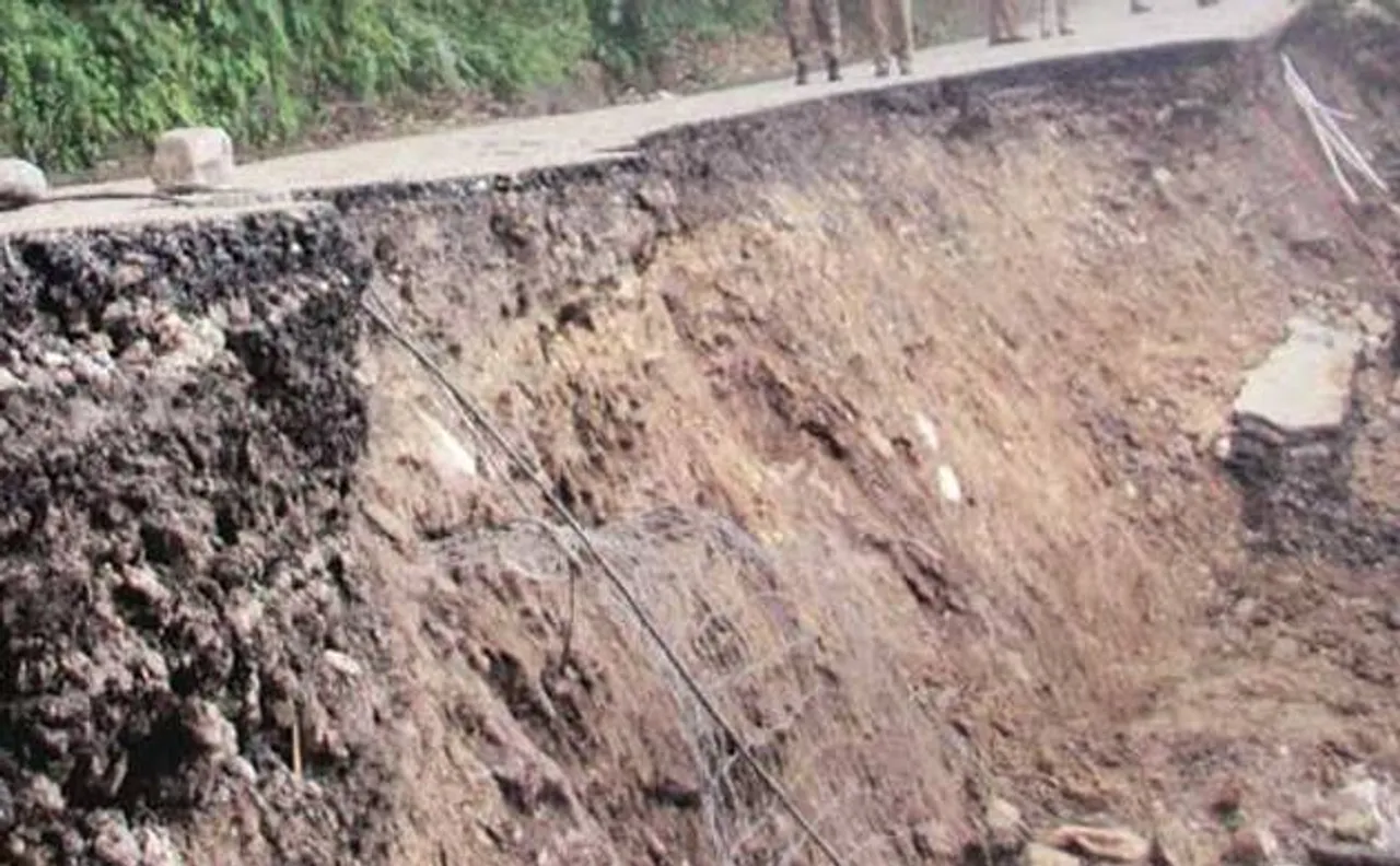  3 pilgrims among 4 killed in landslide enroute to Vaishnodevi