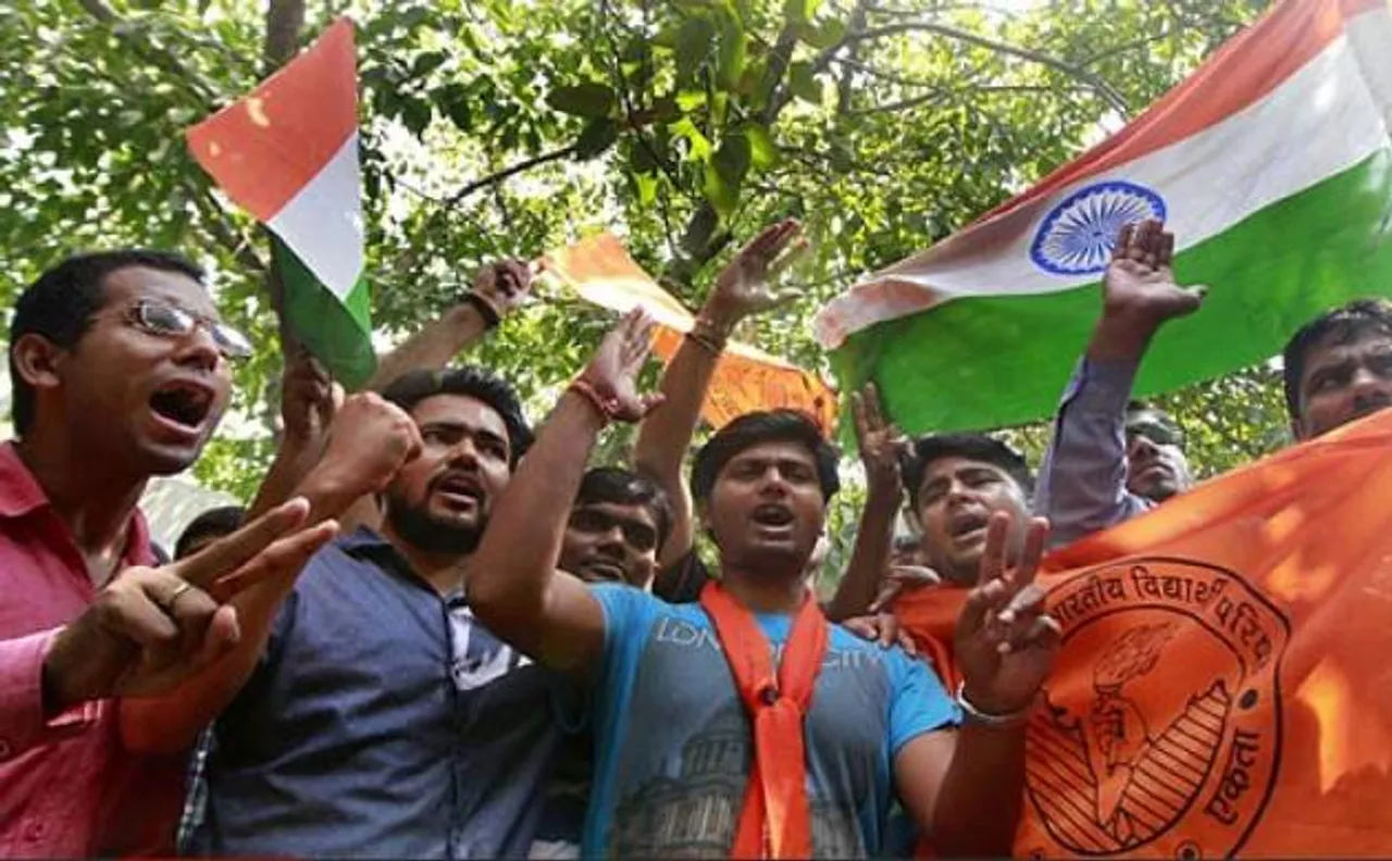  Clash between ABVP and DU teachers at Daulat Ram college