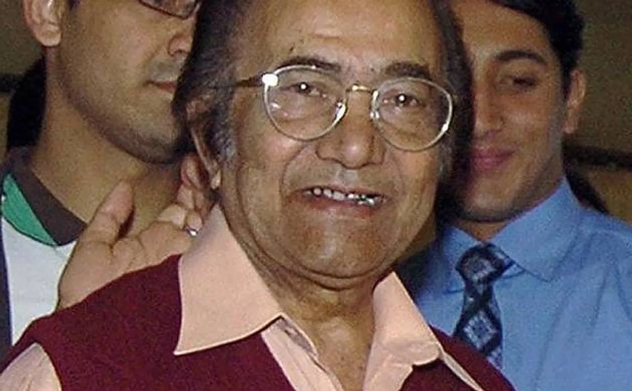 Pakistani cricket legend Hanif Mohammad survives after losing heartbeat for six minutes