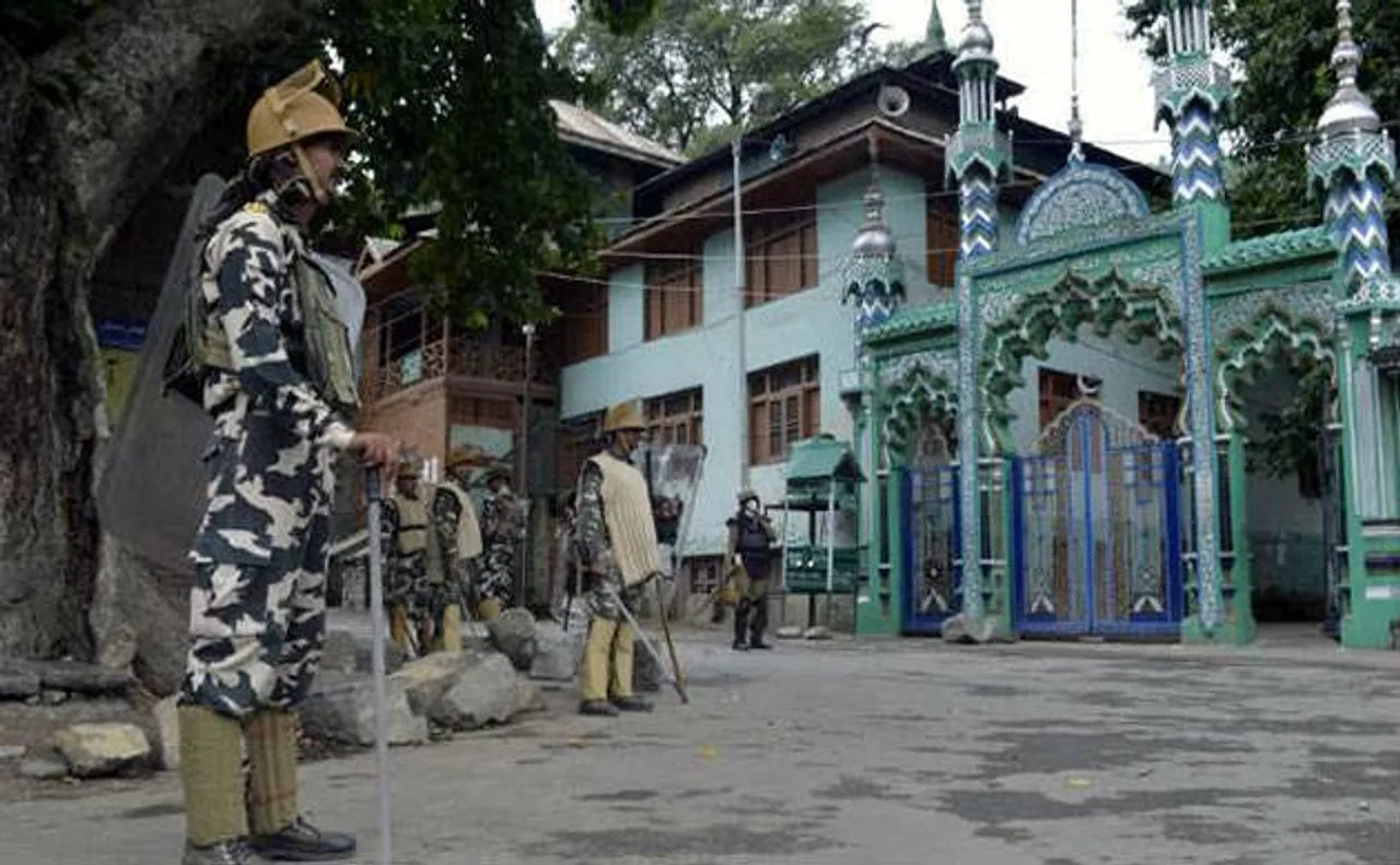 Police appeals to Imams for peace in Kashmir, advises against provocative speeches during prayers