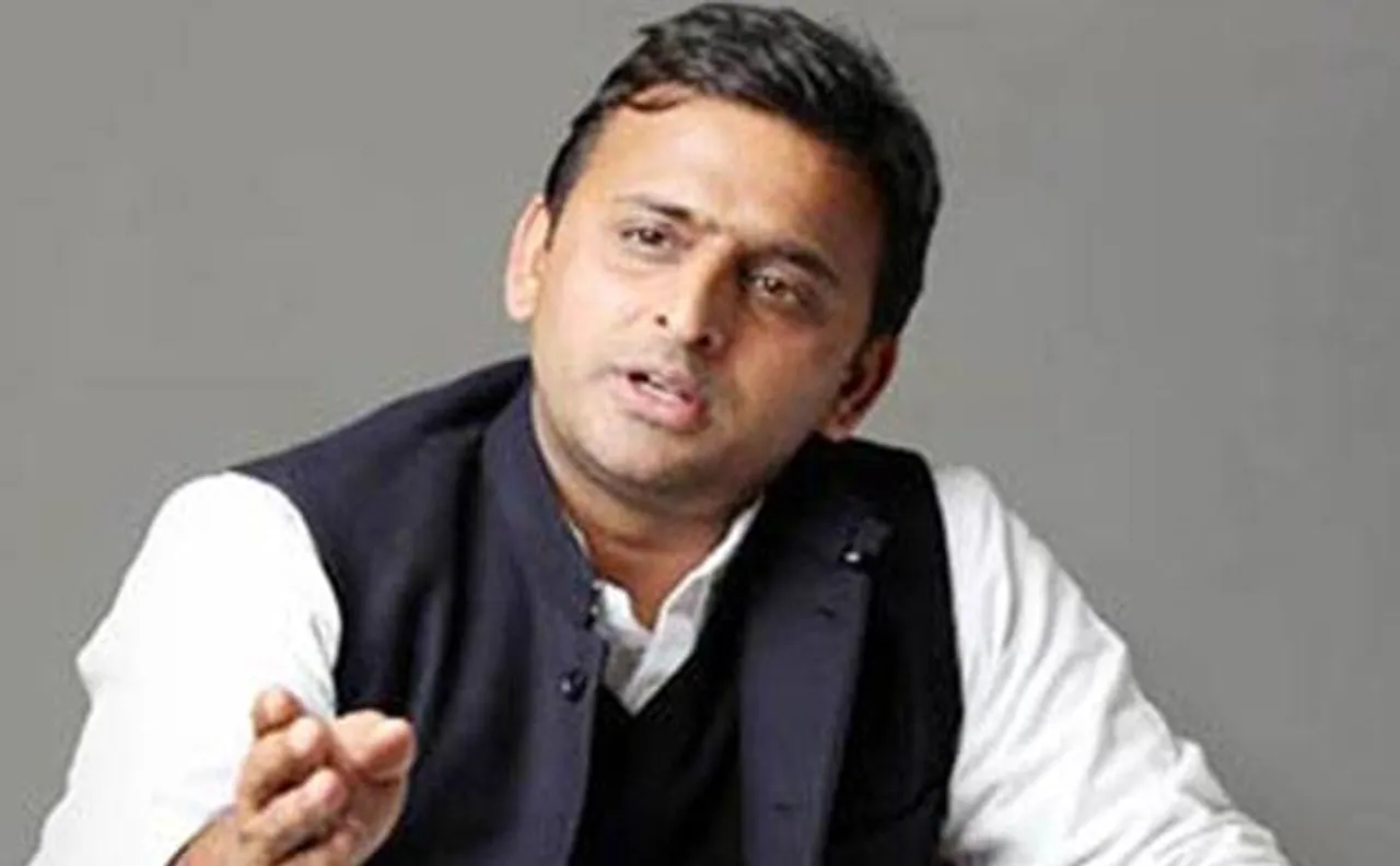 UP CM Akhilesh Yadav meets two sisters who wrote letter in blood
