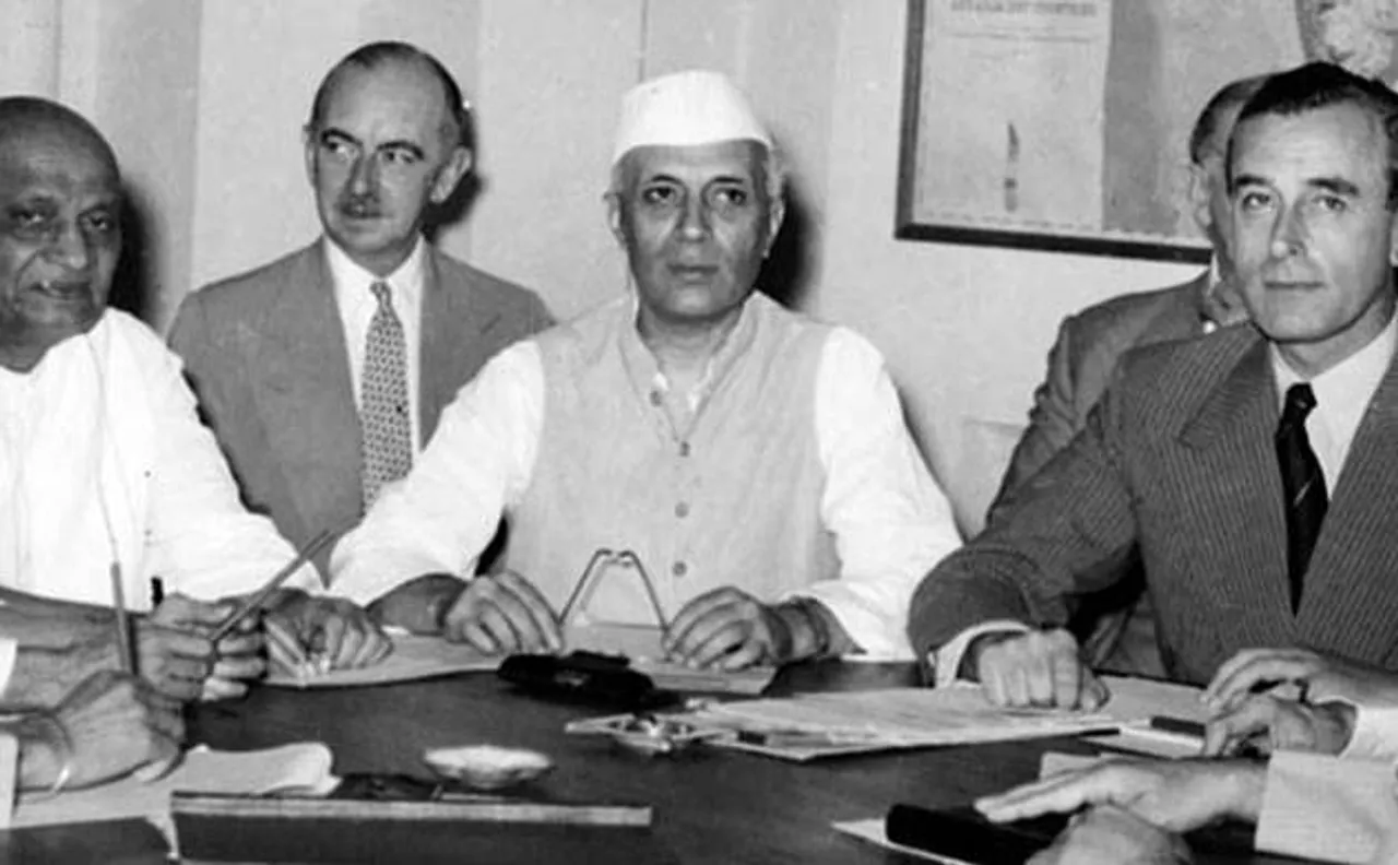 BJP leader Kailash vijayvargiya blames Nehru for present Kashmir situation 