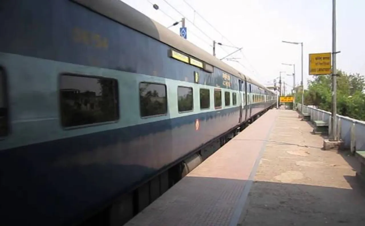 Shaktipunj Express's guard coach derails, no injury 