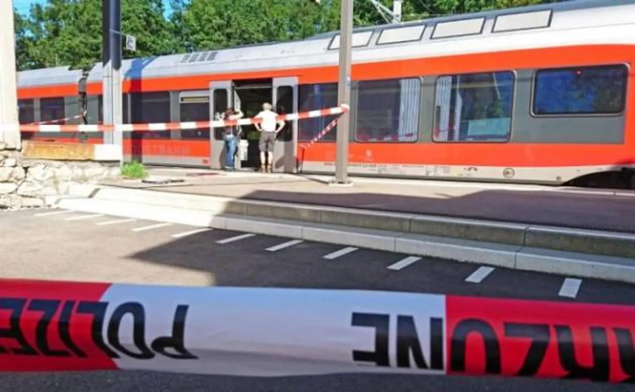 Knifeman attacks moving train near Switzerland's eastern border