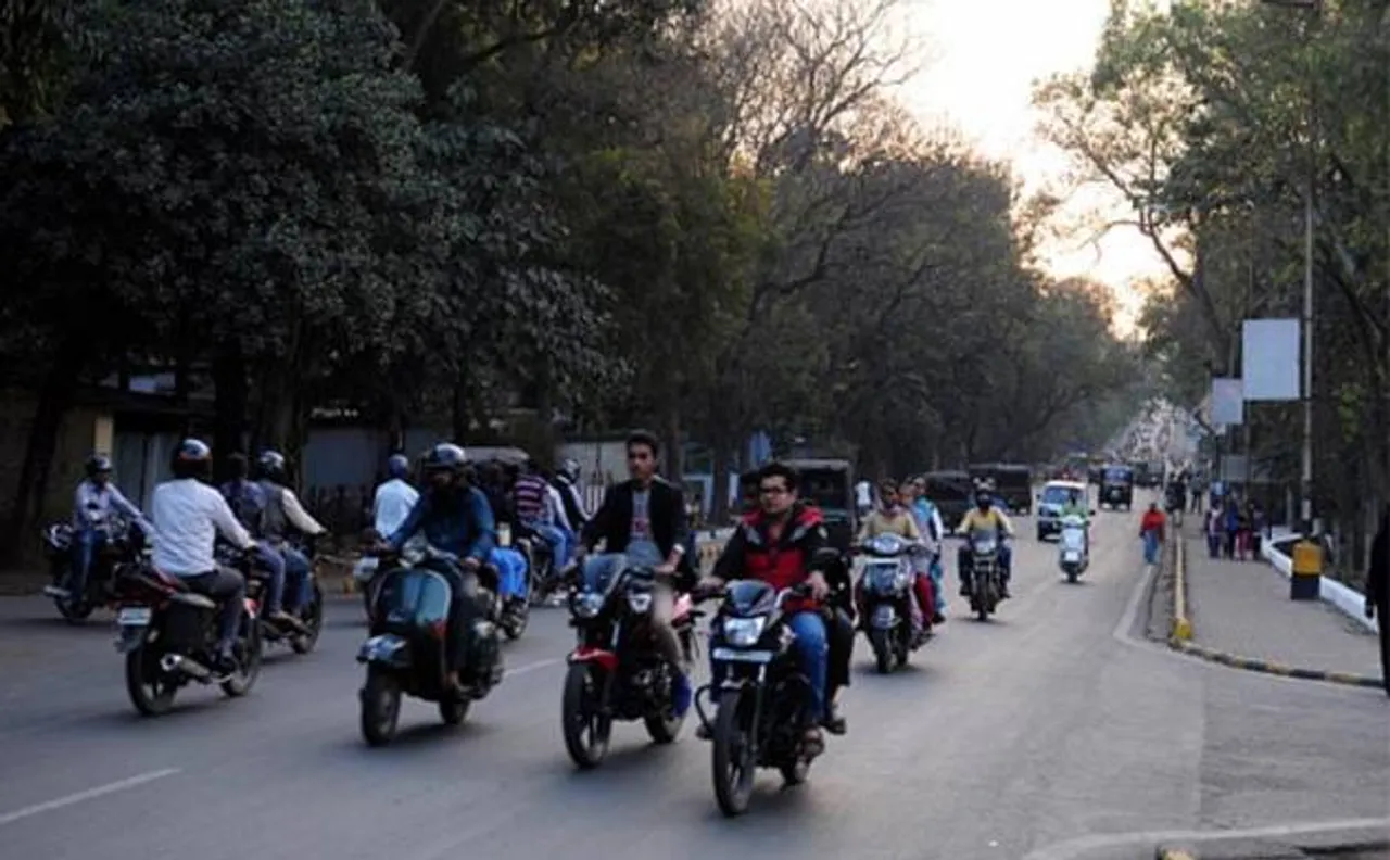 Motorcyclist dies after his neck gets slit by kite thread