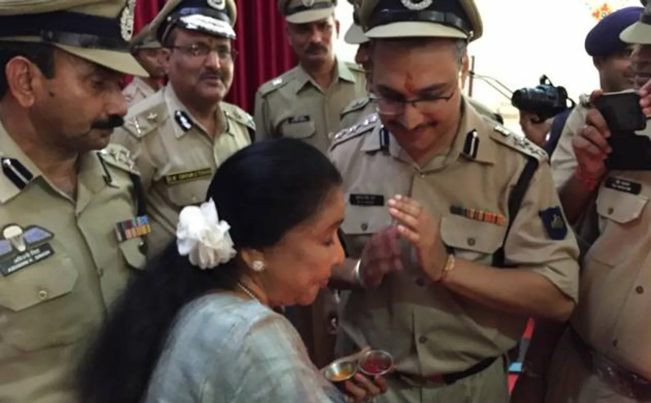 Legendary singer Asha Bhosle celebrates Raksha Bandhan with Indian Army 