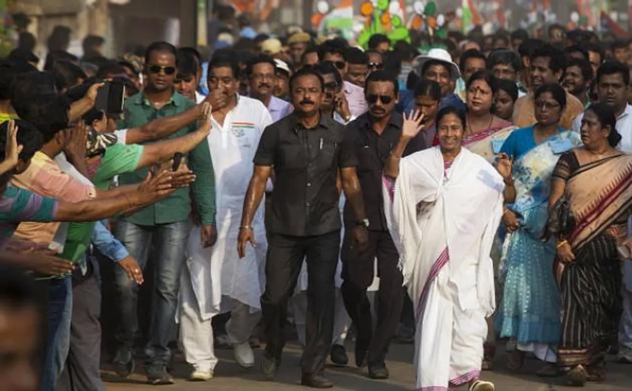Mamata banarjee along with T C leaders walk 4 km to promote safe driving