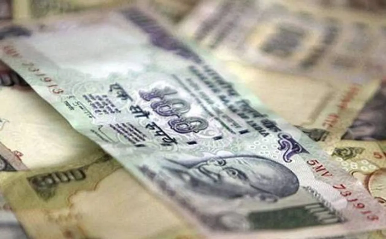 Rupee weakens 15 paise against US dollar in early trade