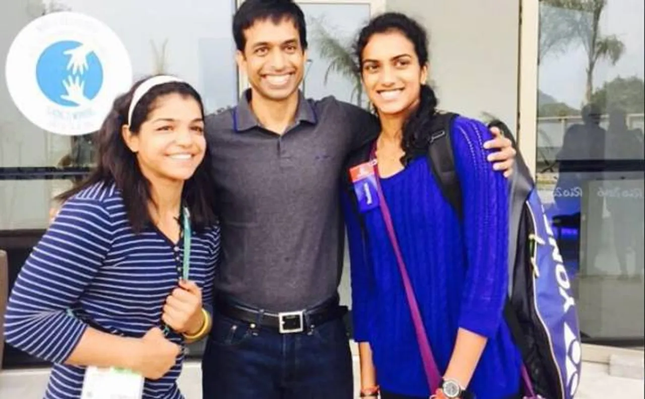 Epic photo moment: Sakshi Malik, PV Sindhu, and Gopichand in one frame