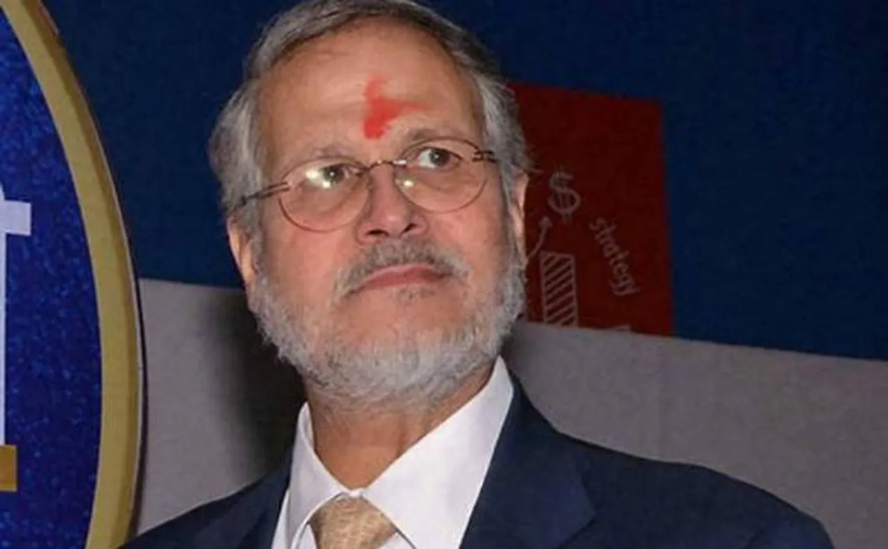 LG Najeeb Jung suspends two Delhi Govt officers, refers case to CBI