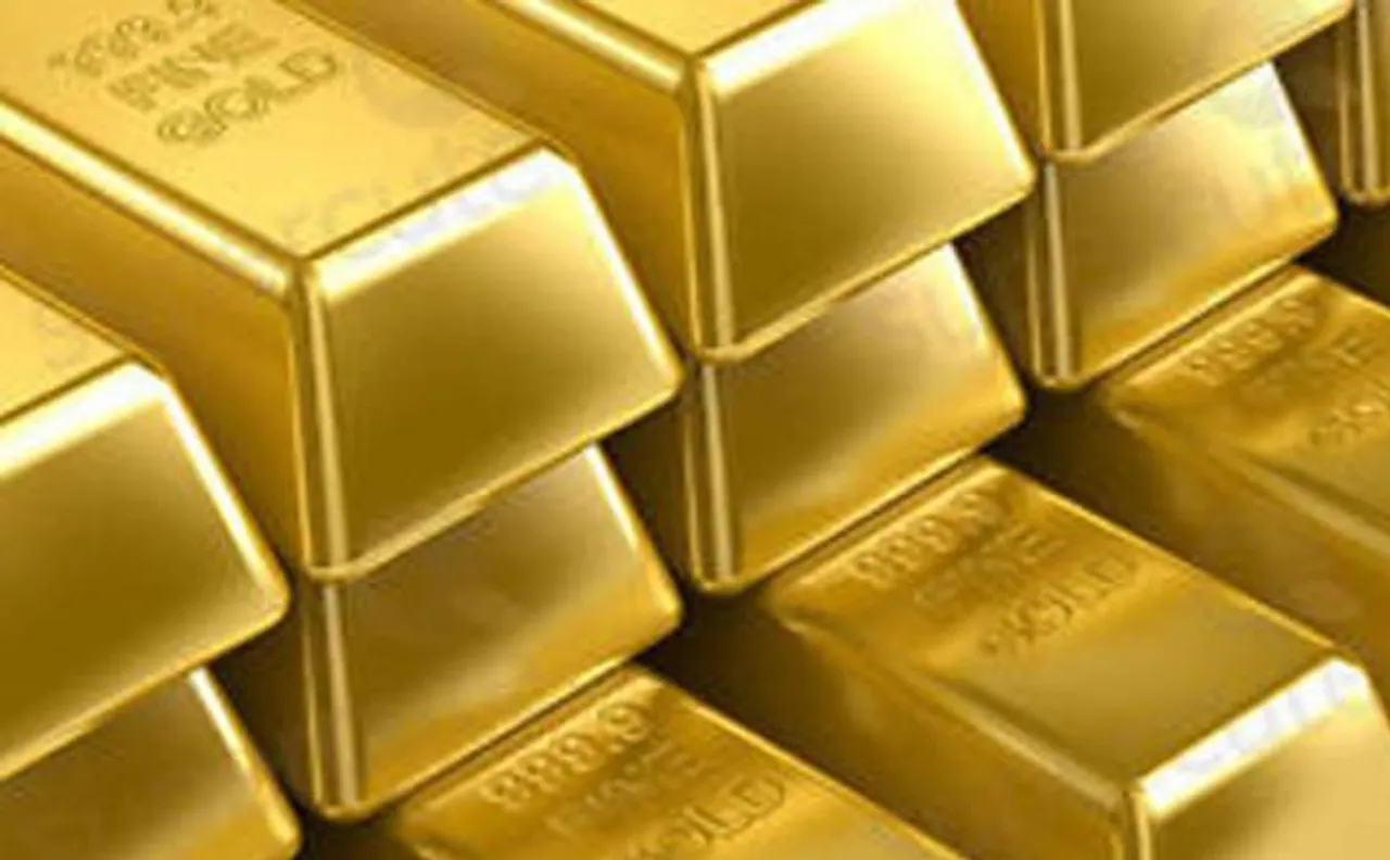 Watch: 2 gold bricks, crores of cash, jewellery found at BUIDCO engineer's house in Patna