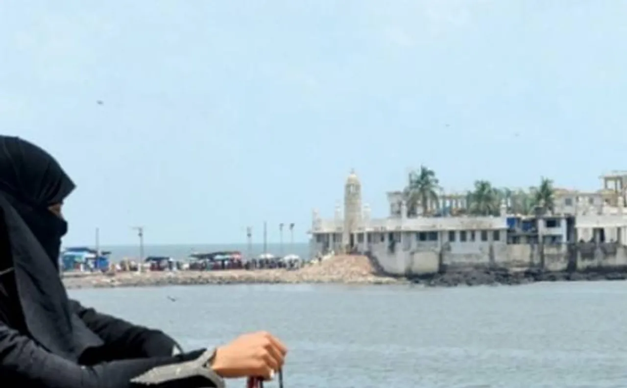 Top 5 news at 1 pm on Aug 26: Bombay HC allows women entry in inner sanctum of Haji Ali Dargah