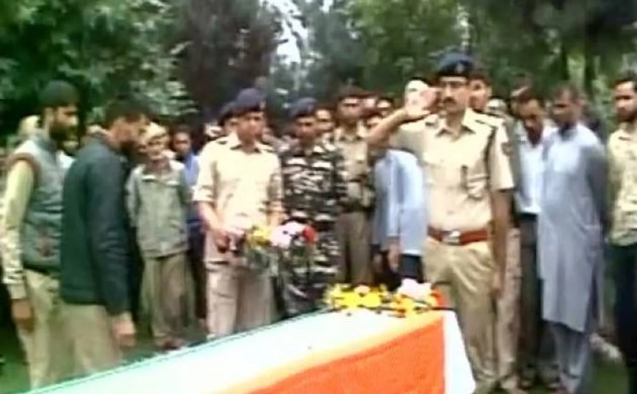 Police constable shot dead by militants in Kashmir's Pulwama district