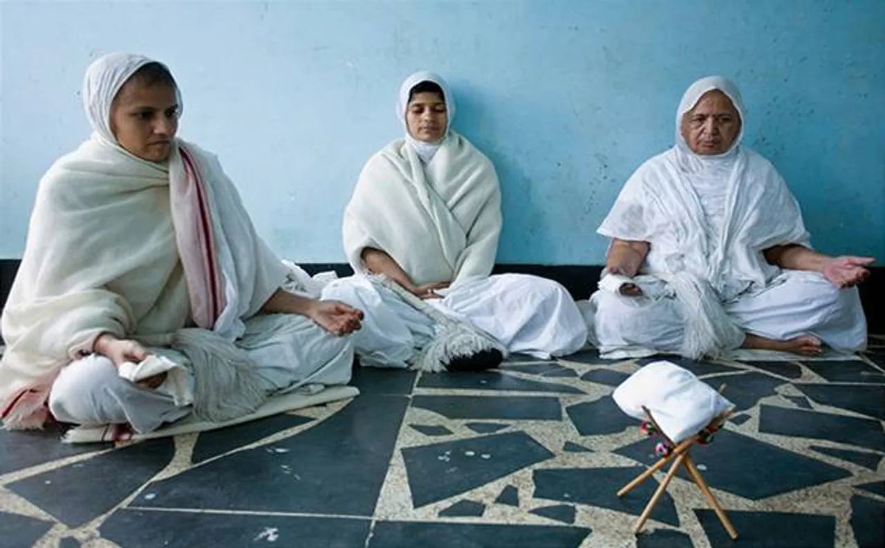  Girls above 8yrs of age restrained from wearing jeans, skirts to Jain temple in Ujjain 