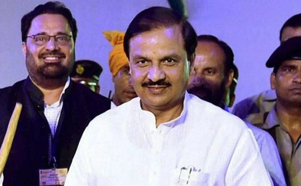 Union minister Mahesh Sharma asks foreign tourists to ditch skirts, short dresses