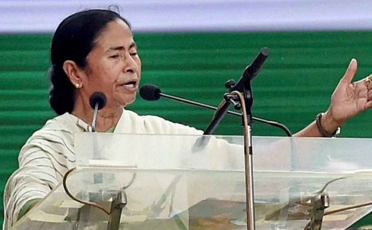 Mamata gifts Bible bound in Baluchari silk to Pope Francis