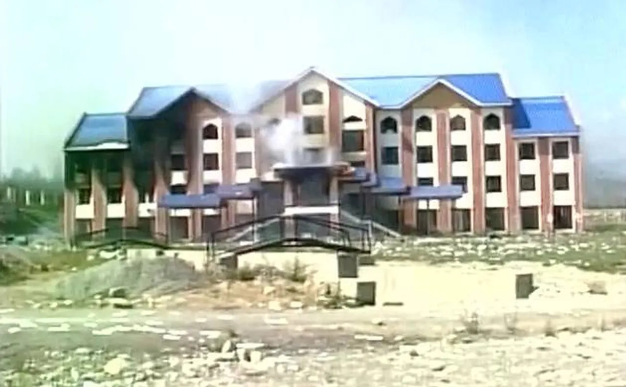 Kashmir unrest: Protesters burn government building in Shopian 