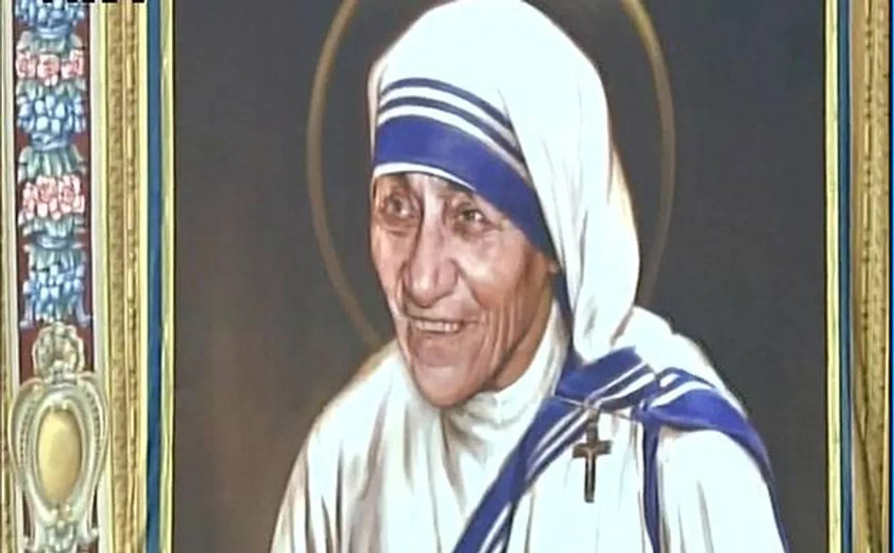 Mother Teresa declared a saint before huge crowds in the Vatican