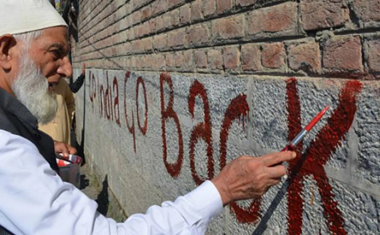 Govt contemplates to review security to separatists in Kashmir, may also cut down on expenses