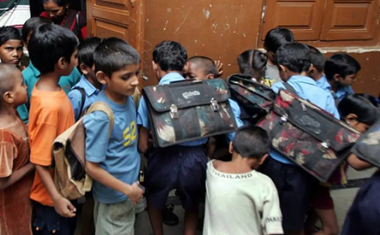 68 per cent school children run risk of backaches and hunchbacks: ASSOCHAM