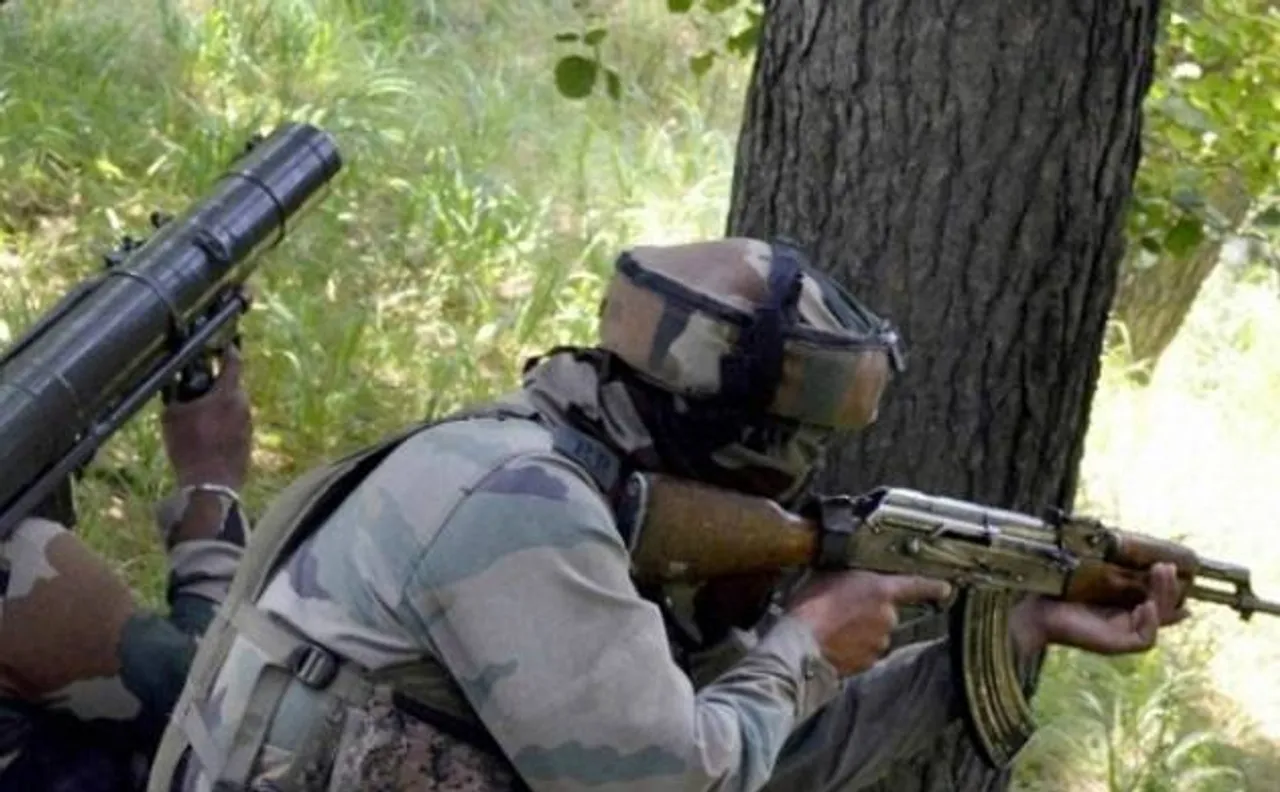 3 jawans injured as security convoy attacked in Kupwara; 2nd attack on army convoy since Burhan Wani's encounter