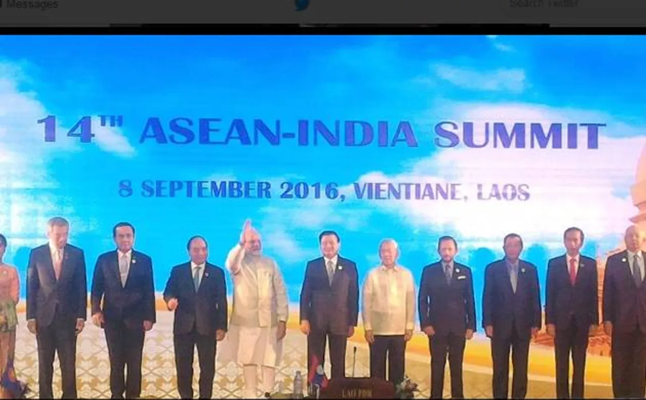 East Asia Summit: PM Narendra Modi meets Chinese Premier Li Keqiang on sidelines of EAS