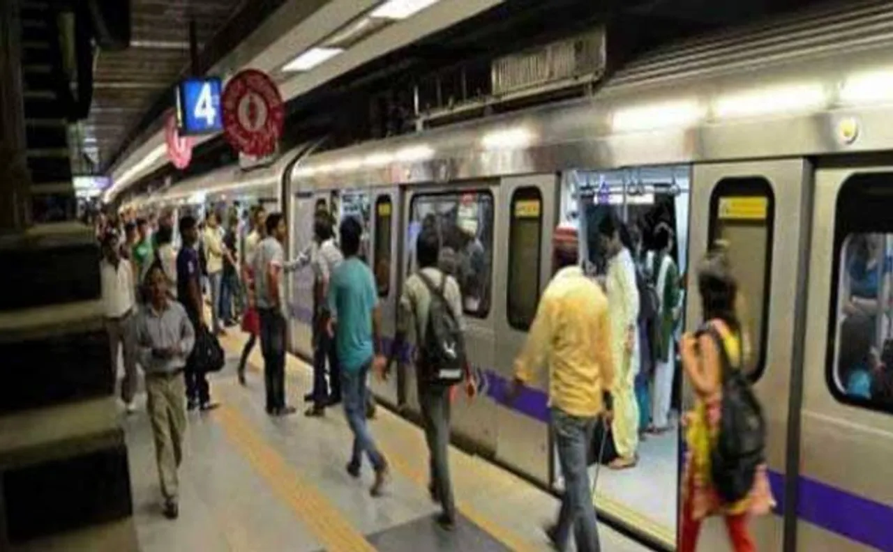 Man dies after being hit by train at Rajiv Chowk metro station