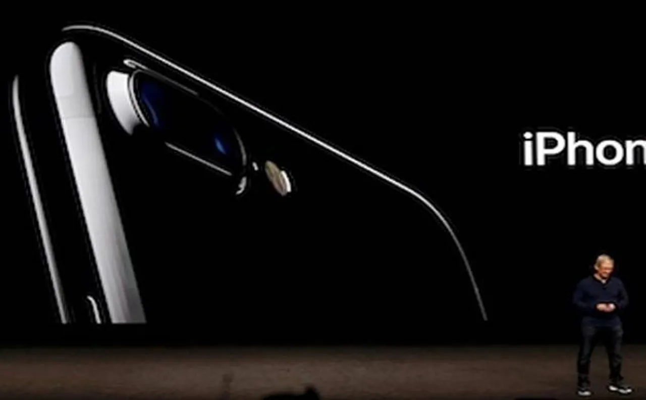 Apple and US Telecom Carriers roll out lucrative buying schemes for new iPhone Models