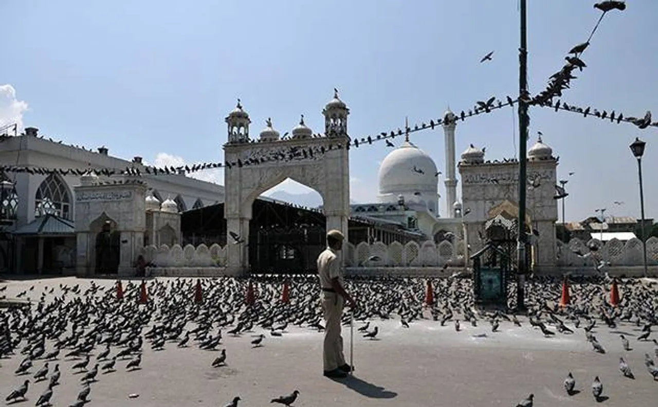 Kashmir unrest continues: 2 killed in fresh protests soon after Eid prayers; toll climbs to 78