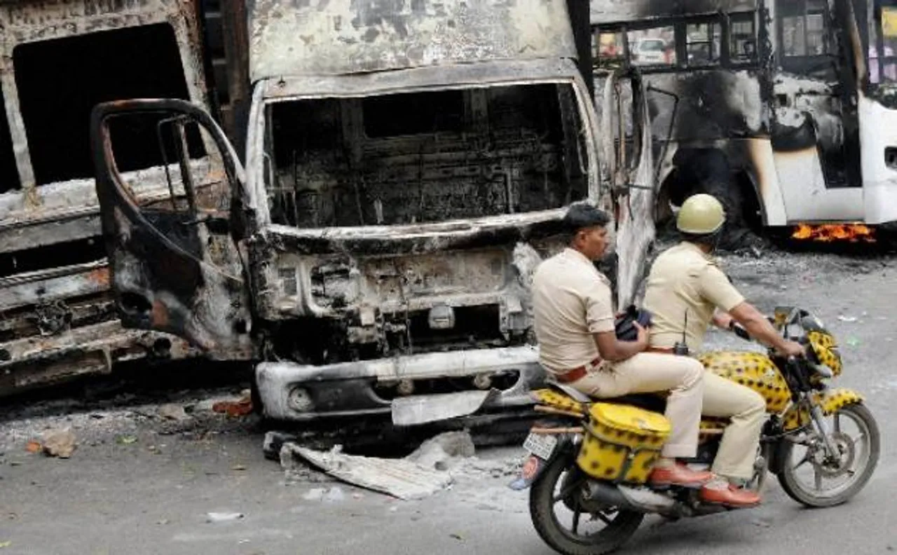 Bengaluru's 'Silicon Valley' image sullied by Cauvery water protests; Karnataka suffers loss of Rs 25,000 cr   