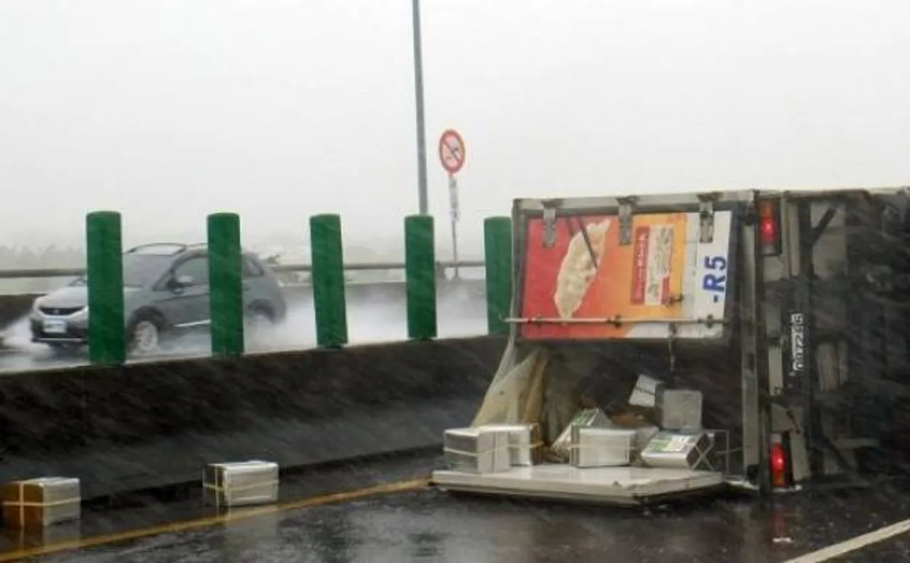 Strongest typhoon of the year Meranti hits Taiwan