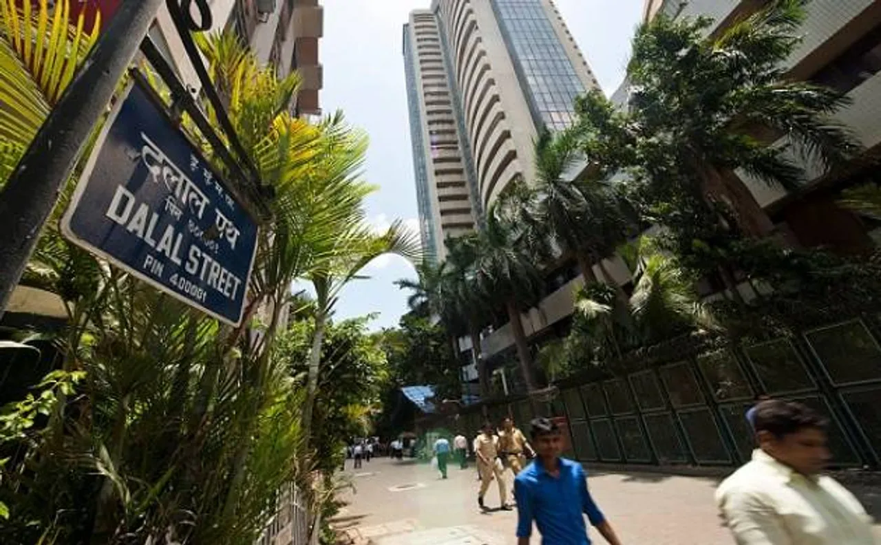 Stock Markets remain flat, Pharma and FMCG sectors gain