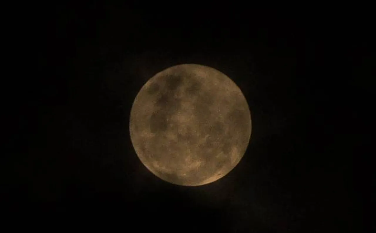 Chandra Grahan 2016: Penumbral lunar eclipse coincides with Sept's full moon on Friday; watch when it happens