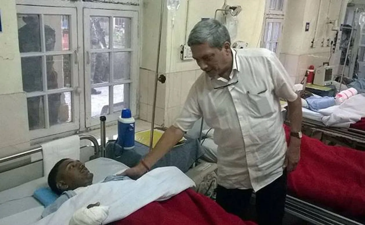 Uri Terror Attack: Parrikar visits injured soldiers, Home Secretary Rajiv Mehrishi to go to Srinagar on Monday