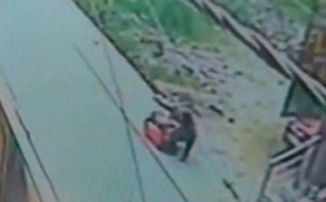 Caught on camera: Woman stabbed by stalker over 24 times in Delhi, dies