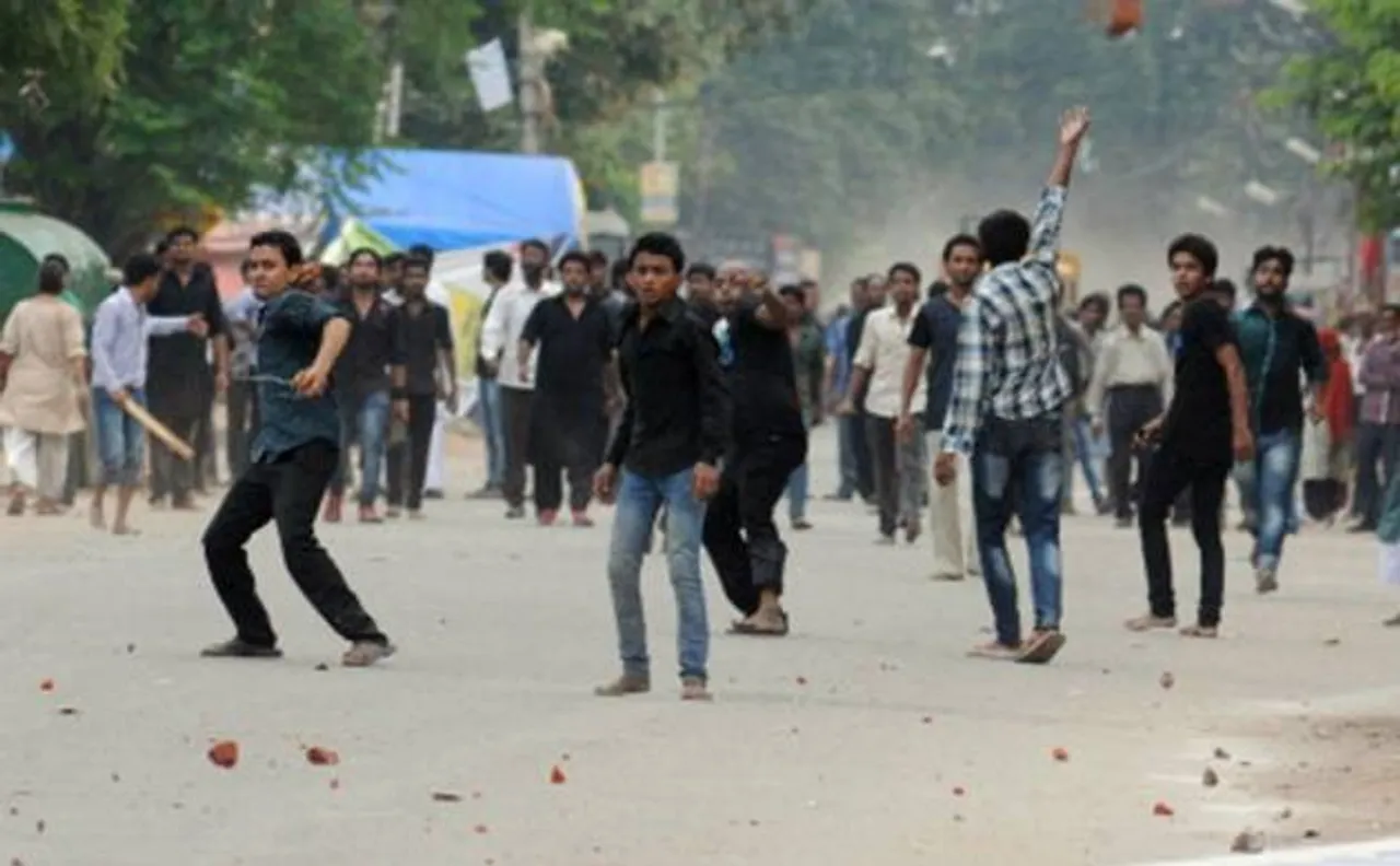 Mob pelts Mizoram court with stones, judges stranded inside