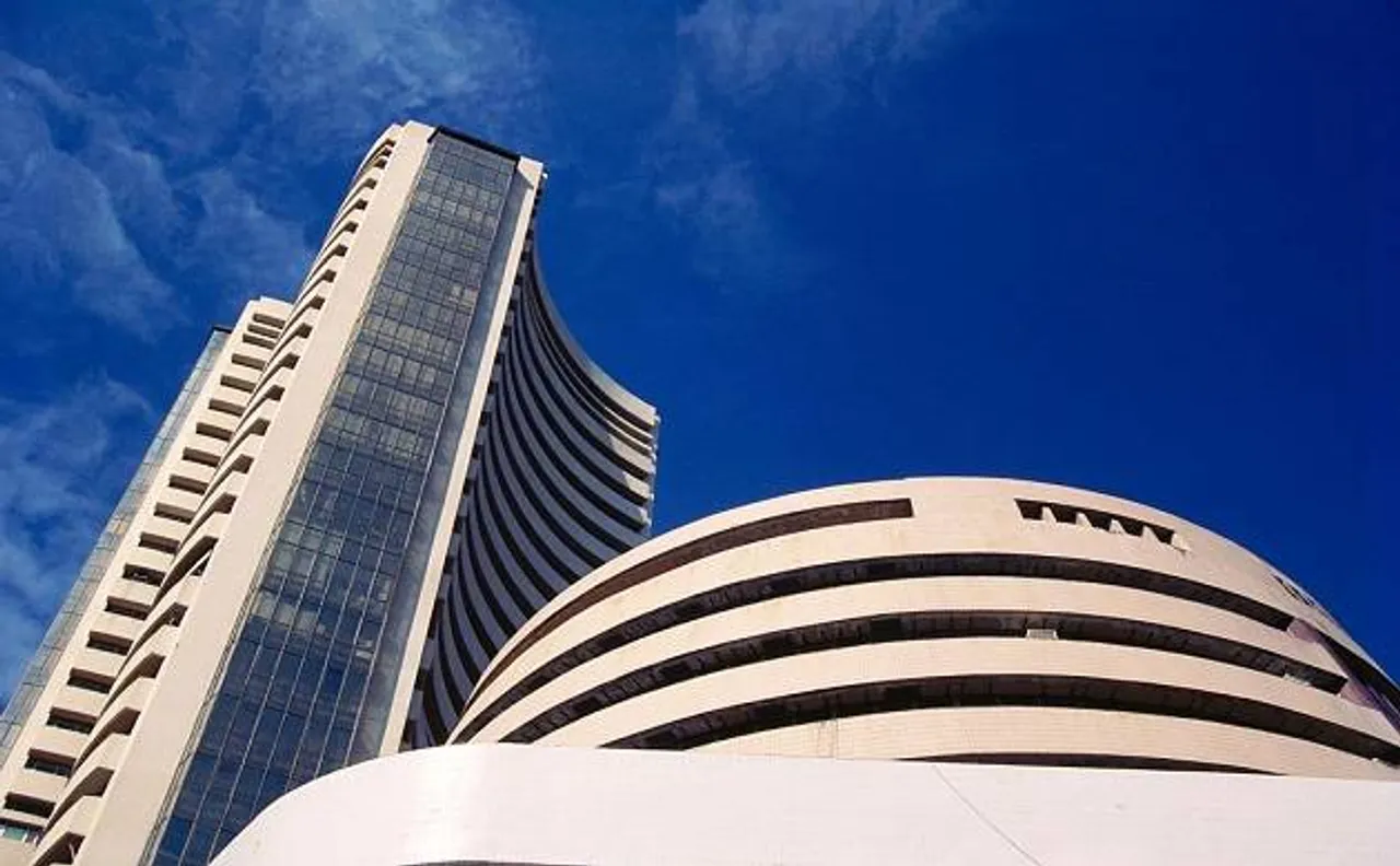 Indian stock markets fall, midcap and smallcap outperform