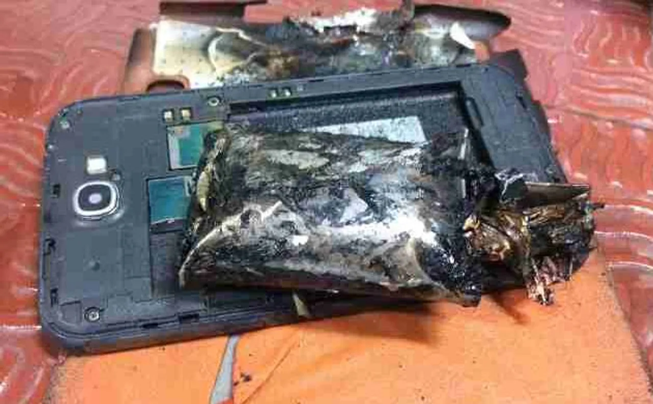Samsung Note 2 catches fire onboard Indigo Singapore-Chennai flight