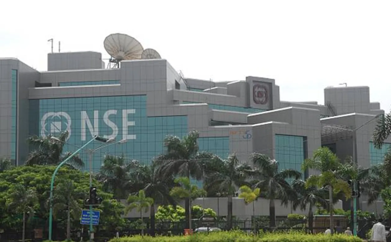 Markets end the week with minimum profits, improve by 69 points