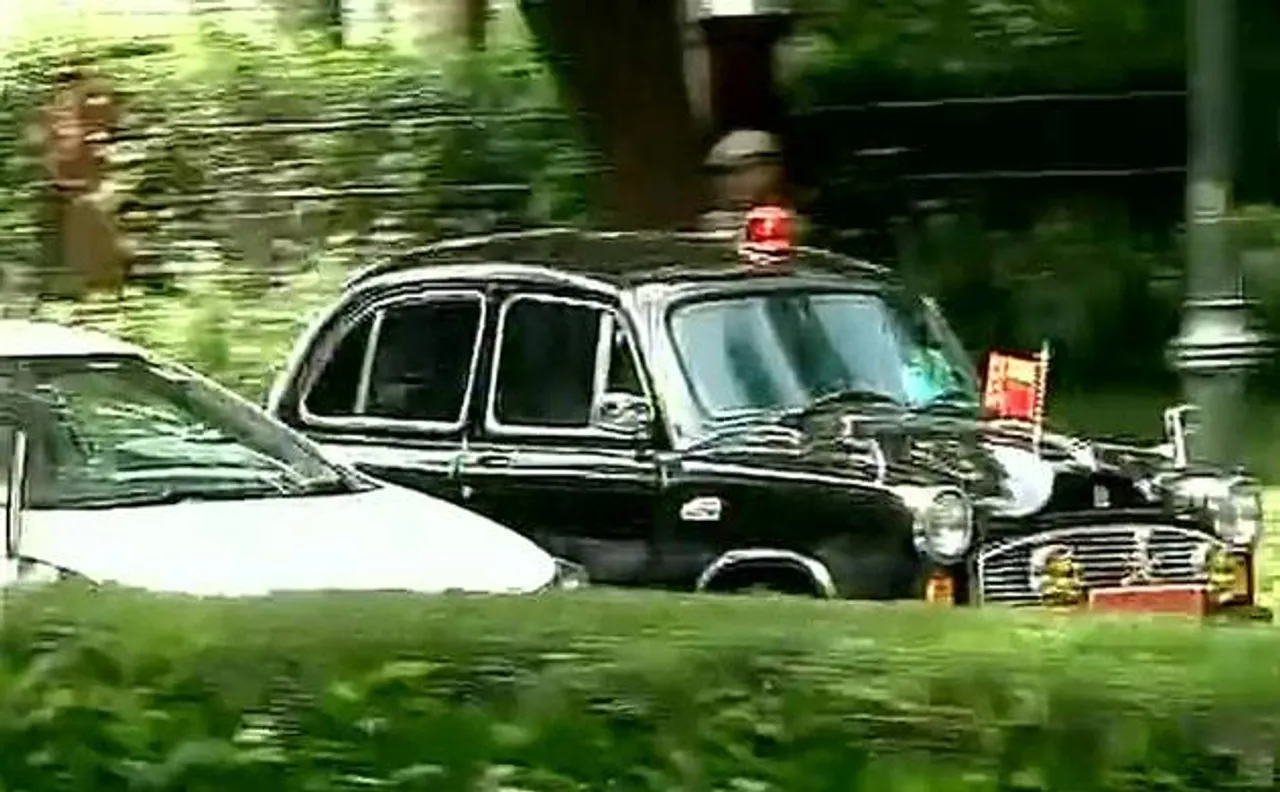 PM Modi meets chiefs of Indian Army, Indian Air Force, and Vice Chief of Naval Staff to discuss India's response to Uri attacks
