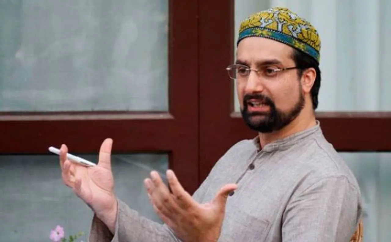 Omar should make Centre initiate political process: Hurriyat