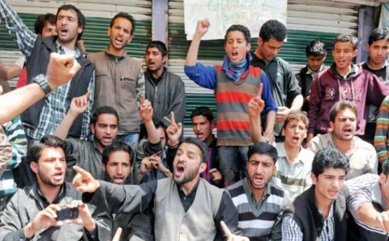 25 thousand aspirants turn up to serve as SPOs in Kashmir