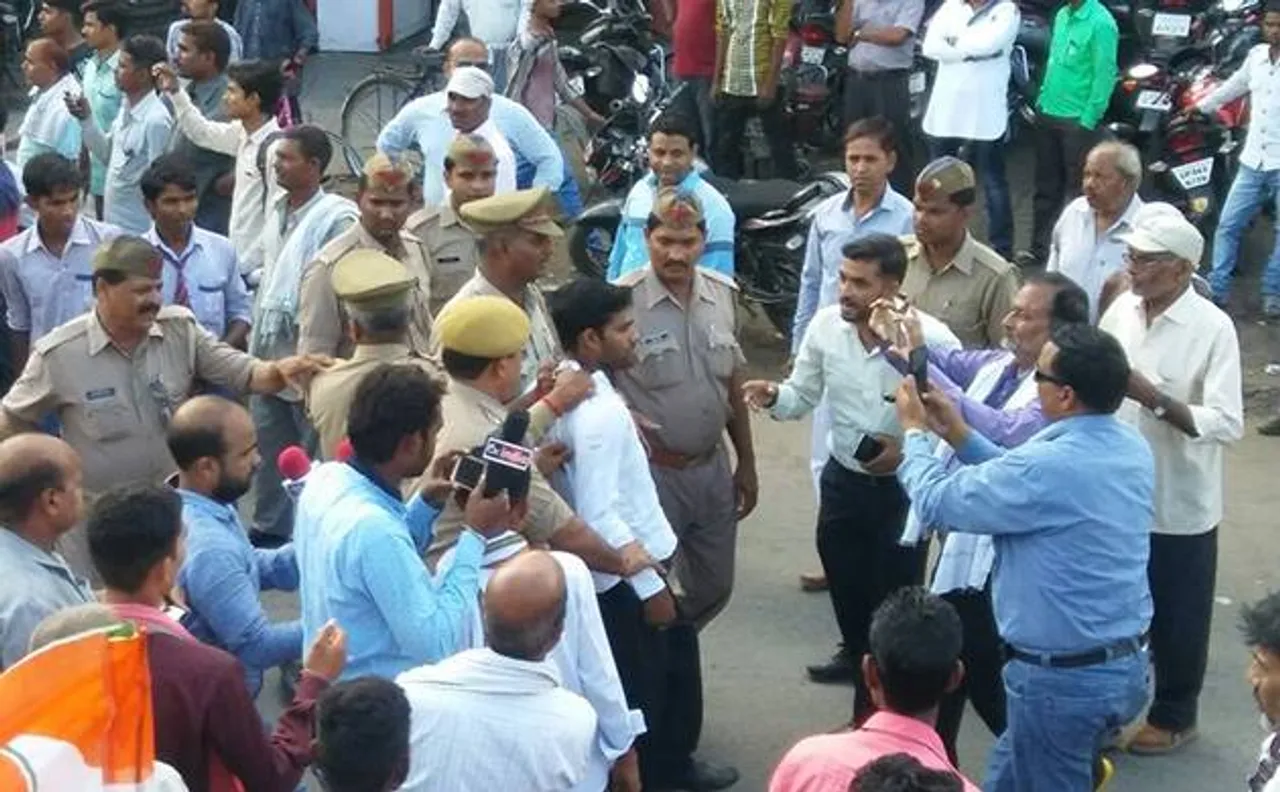 Watch: Shoe hurled at Congress VP Rahul Gandhi during his road show in Sitapur