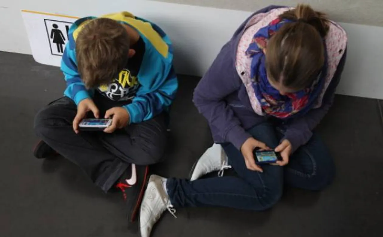 UK Mobile Consumer Survey 2016: Citizens collectively look at their smartphones over a billion times a day