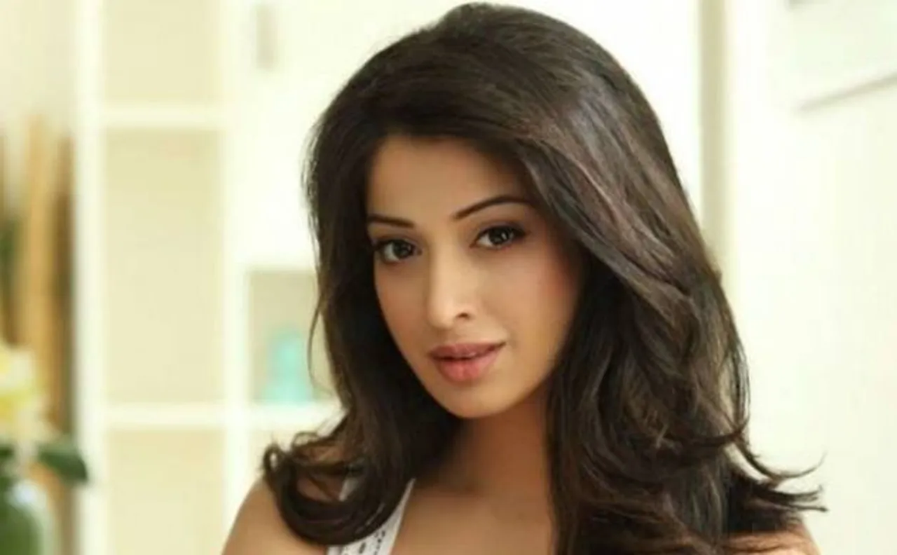 Anurag Kashyap is a good actor and he must concentrate on his acting career, says Laxmi Raai
